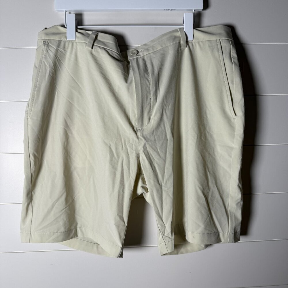 Vineyard Vines Performance Men's Breaker Shorts Cream Sz 40